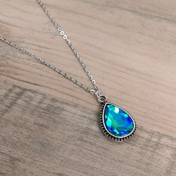 Harriet Ave Jewels Jewelry - NWT Harriet Ave Turquoise Rhinestone Teardrop Pendant & Silver Chain Necklace
